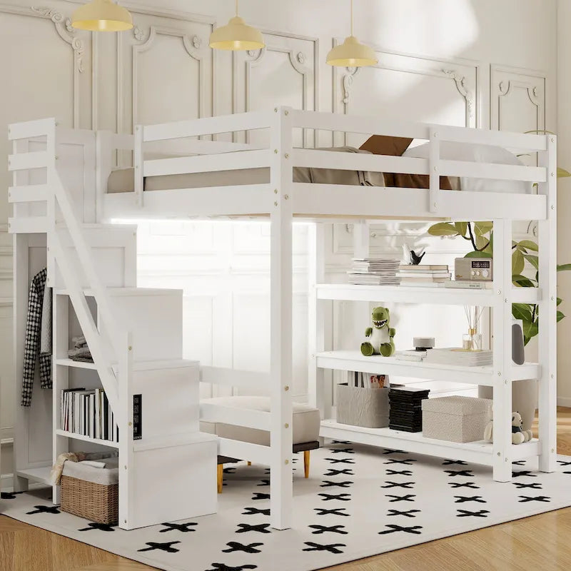 Letto alto bianco in legno di pino con scala contenitore e mensole