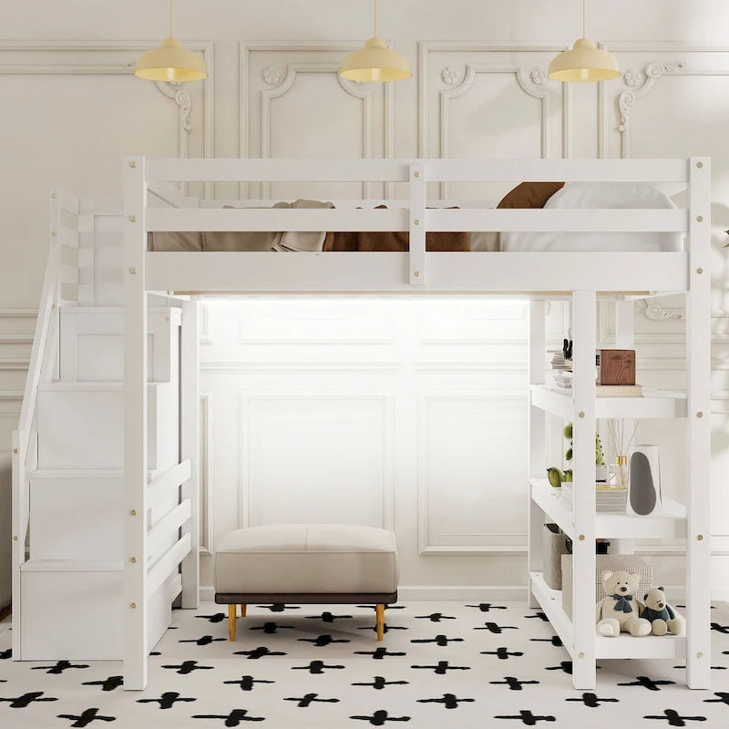 Letto alto bianco in legno di pino con scala contenitore e mensole