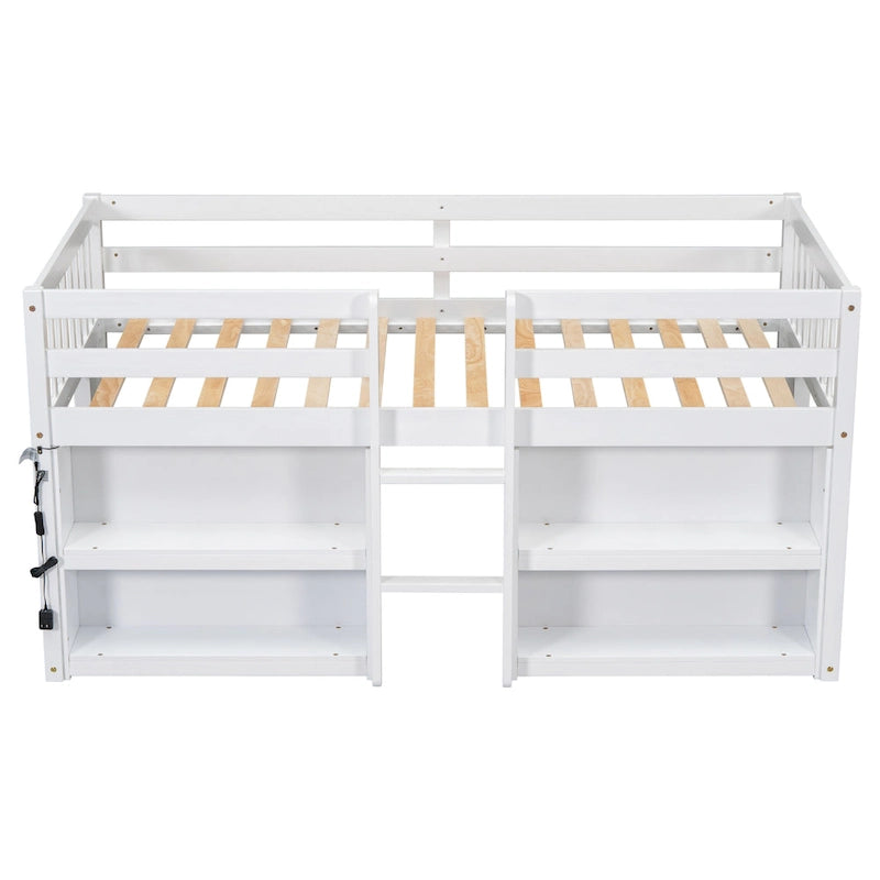Letto alto basso in legno di pino con mensole sfalsate e illuminazione