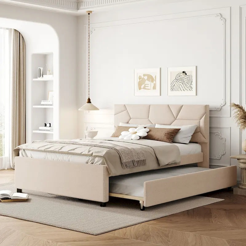 Modernes Polsterplattformbett mit geometrisch gepolstertem Kopfteil und Latten