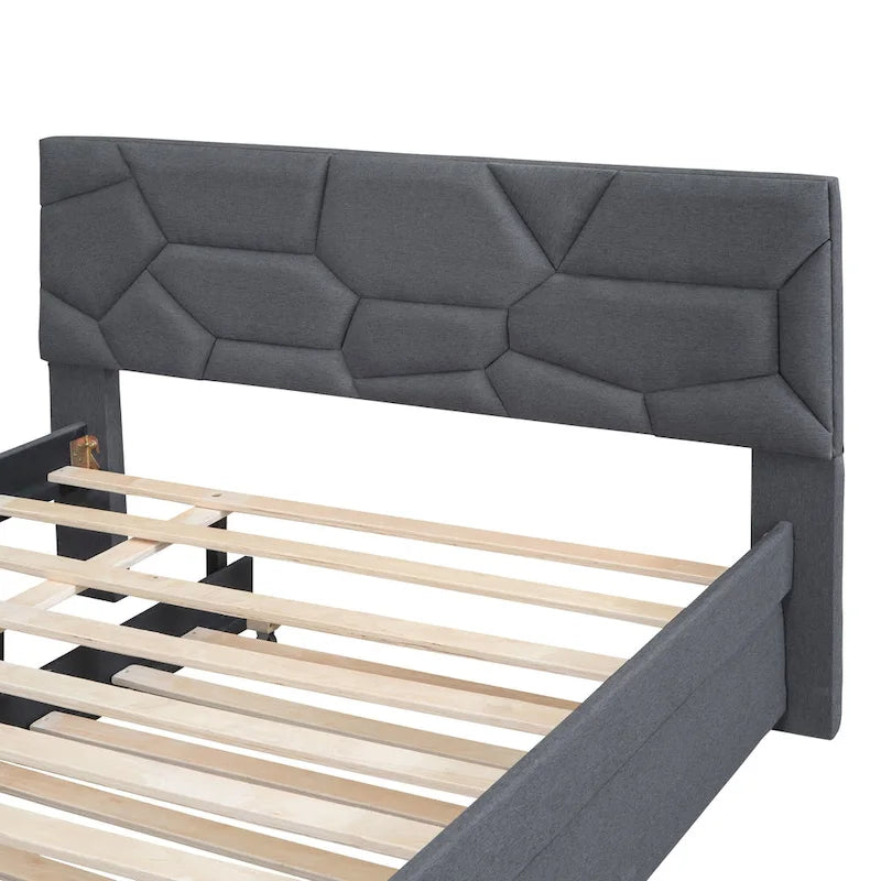 Modernes Polsterplattformbett mit geometrisch gepolstertem Kopfteil und Latten