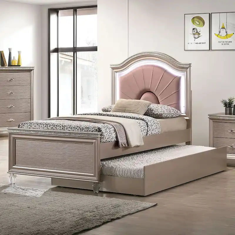 Cama plataforma tapizada elegante con cabecero LED y molduras espejadas
