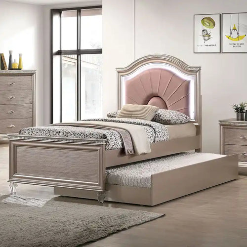 Cama plataforma tapizada elegante con cabecero LED y molduras espejadas