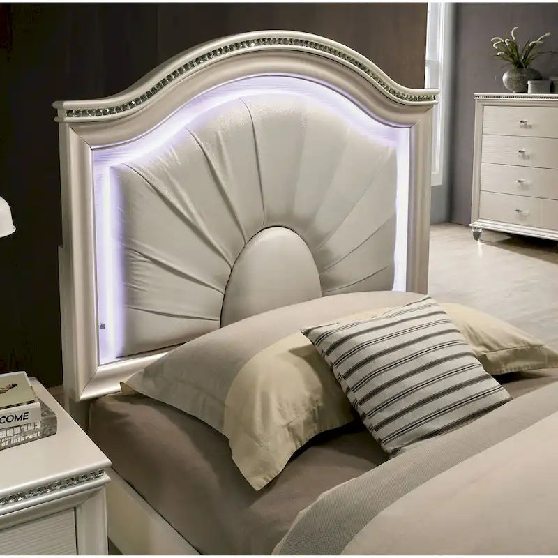 Glam κρεβάτι πλατφόρμα με επένδυση, κεφαλάρι με LED και καθρέφτινη διακόσμηση