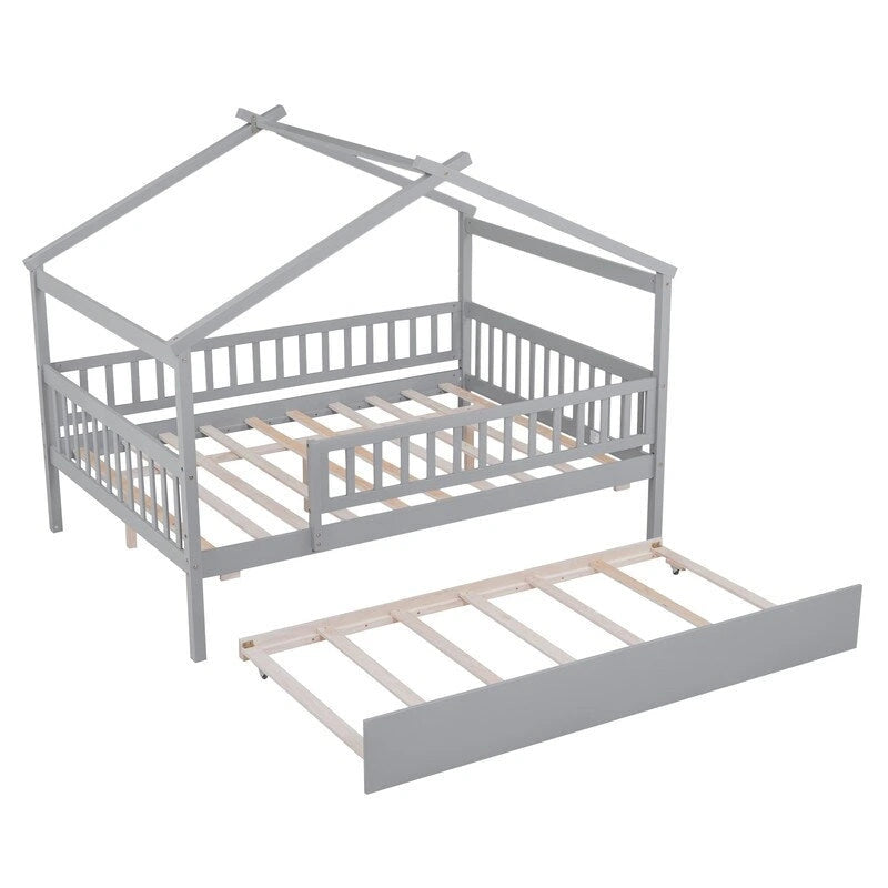 Cama plataforma tipo casita de madera de pino con techo abierto y barandillas