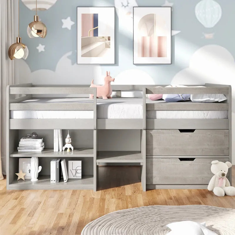 Cama baja tipo loft de madera de pino con estantes y cajones de almacenamiento