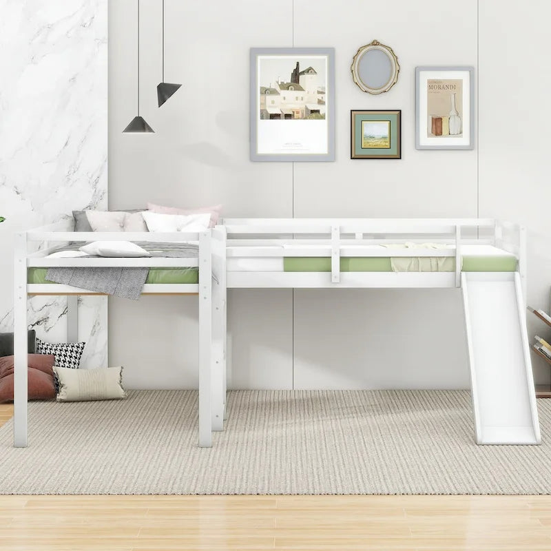 Cama baja tipo loft moderna de madera de pino blanca con escalera y tobogán