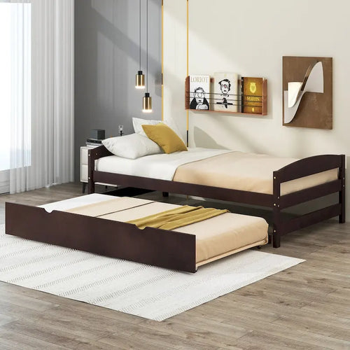 Cama plataforma clásica de madera de pino con cabecero y piecero curvos