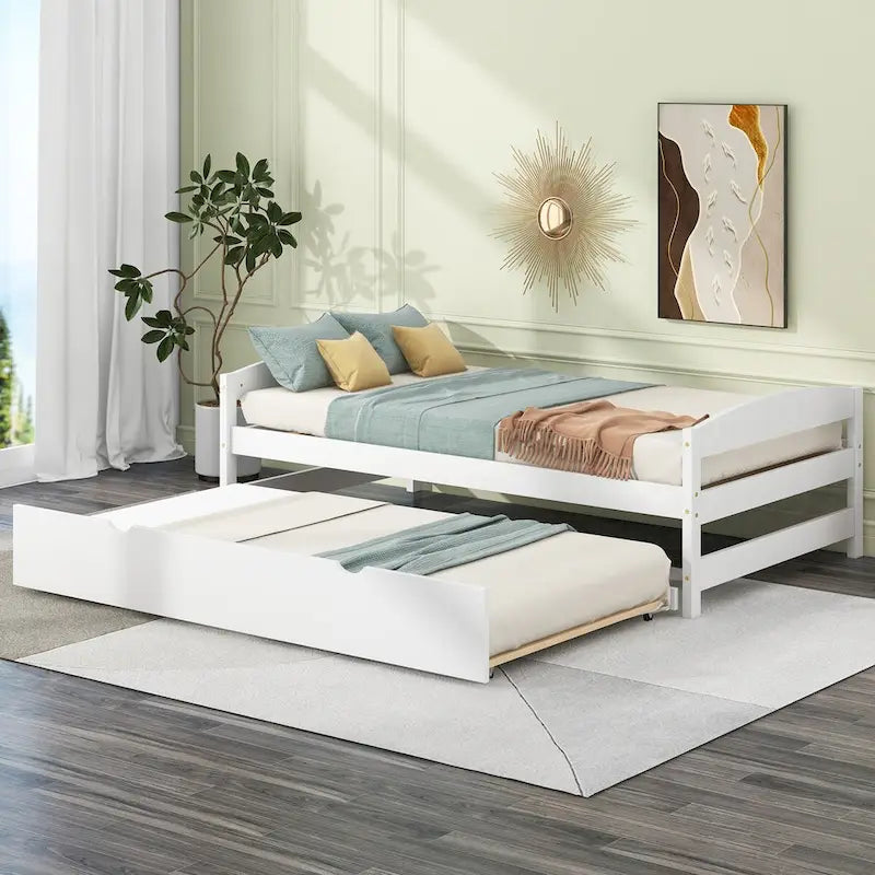 Cama plataforma clásica de madera de pino con cabecero y piecero curvos